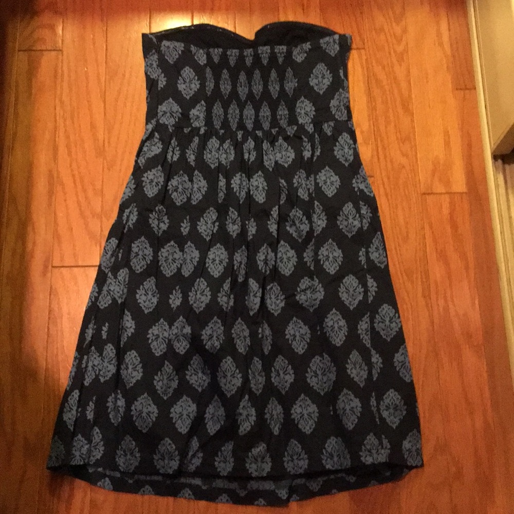 Old Navy Strapless Dress - Picture 4 of 5